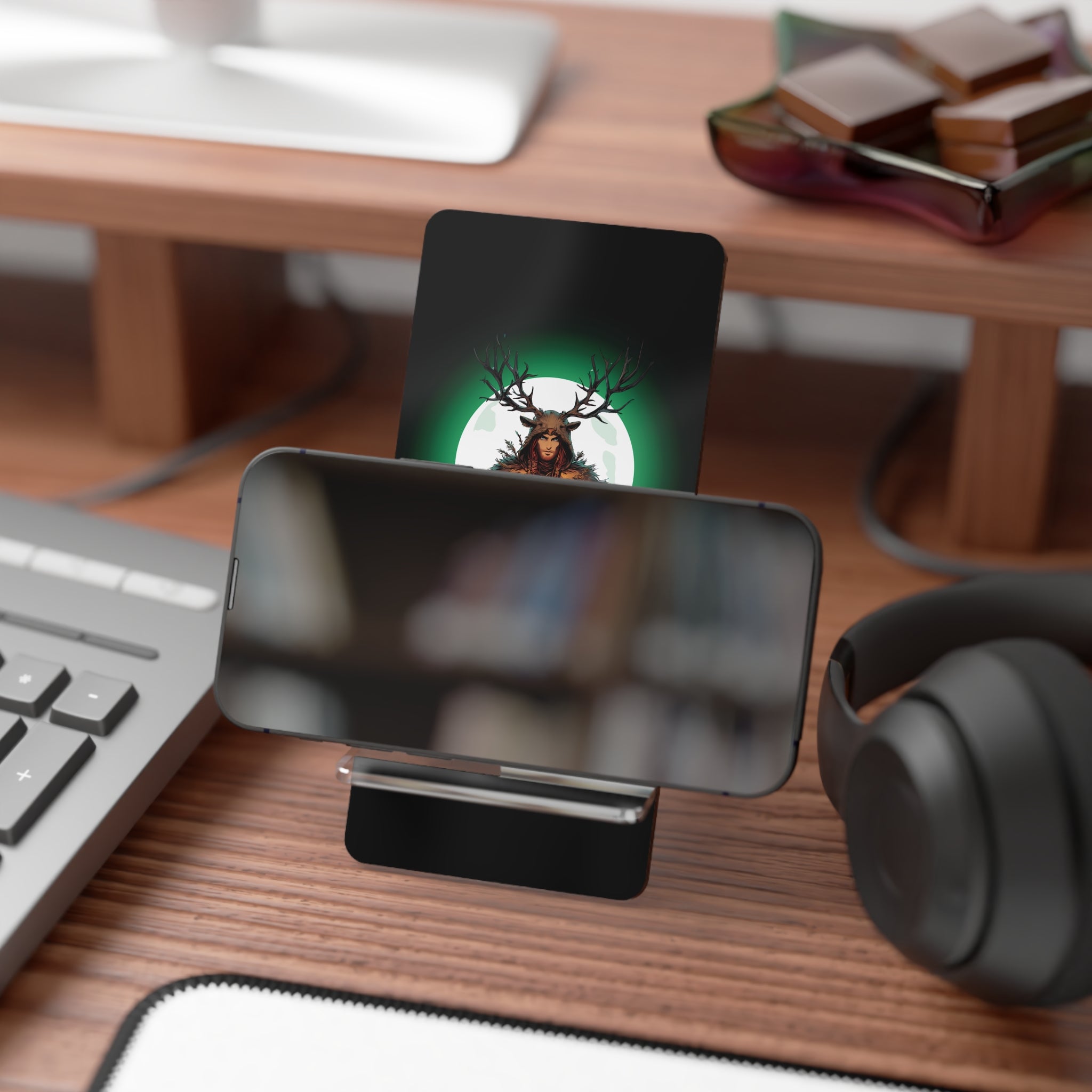 Druid Phone Stand — Fantasy D&D Smartphone Display